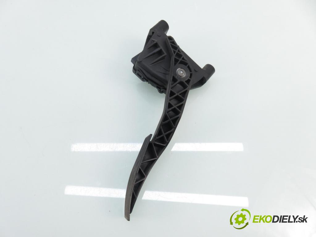 OPEL ASTRA H Kombi (A04) KOMBI 2006 88,00 1.9 CDTI - Z 19 DT 1910,00 Potenciometer plynu 9157998BK (Potenciometer plynového pedálu)