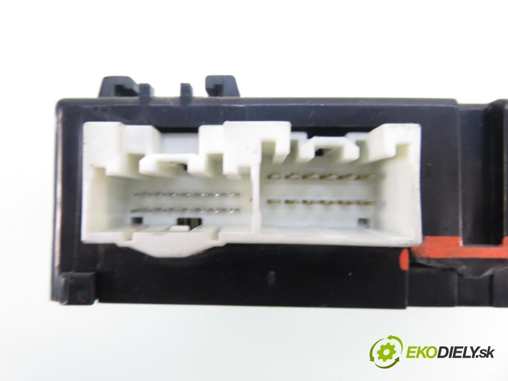 MAZDA 5 (CR19) MINIVAN 2009 105,00 2.0 MZR-CD 143 - RF7J 1998,00 MODUL komfortu CD8767560A