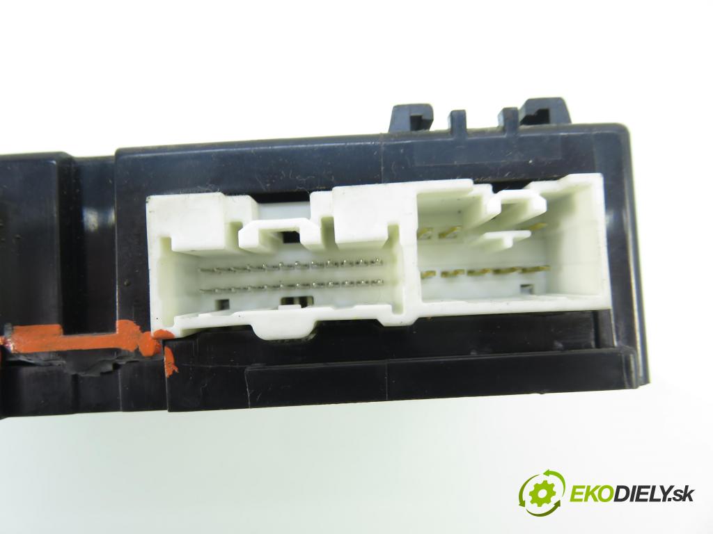 MAZDA 5 (CR19) MINIVAN 2009 105,00 2.0 MZR-CD 143 - RF7J 1998,00 MODUL komfortu CD8767560A