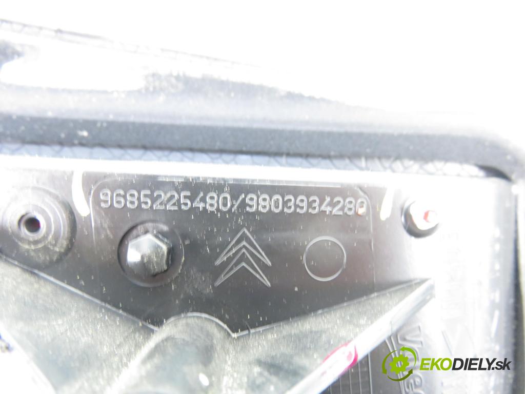 CITROEN C3 II (SC_) HB 2014 50,00 1.4 HDi 70 - 8HR (DV4C) 1398,00 Svetlo pravé zadné kufor 9685225480 ; 9803934280