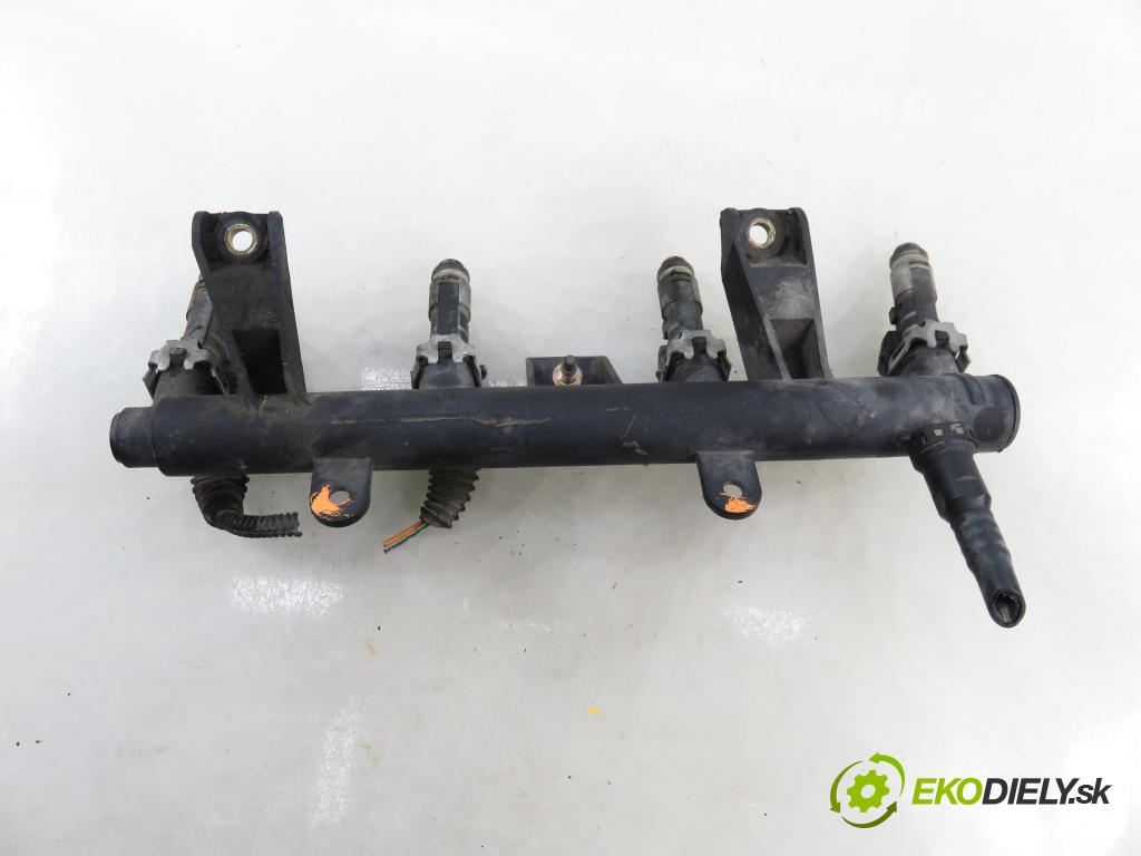 PEUGEOT 206 liftback (2A/C) HB 1999 44,00 1.1 60 - HFZ 1124,00 lišta vstřikovací 9628982980 (Vstřikovací lišta)