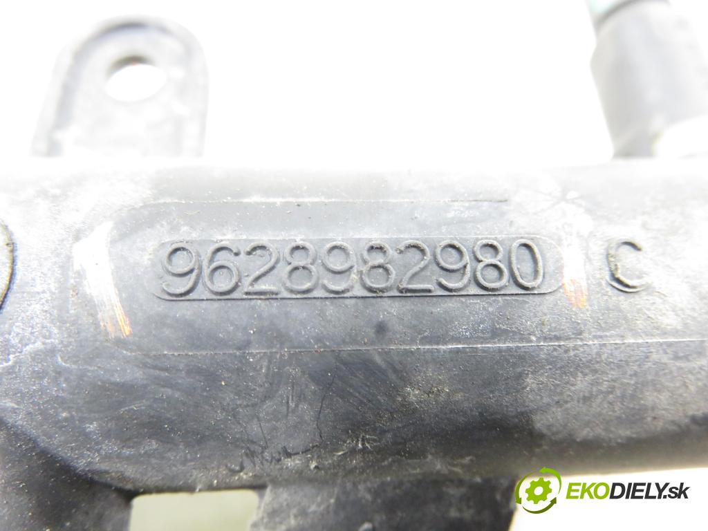 PEUGEOT 206 liftback (2A/C) HB 1999 44,00 1.1 60 - HFZ 1124,00 Lišta vstrekovacia 9628982980 (Vstrekovacia lišta)