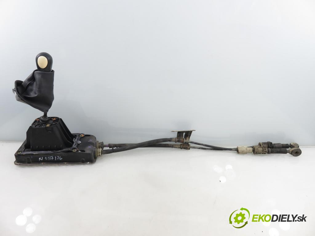 NISSAN MICRA III (K12) HB 2004 65,00 1.3 - CGA3DE 1348,00 ZVEDÁK: 3889010