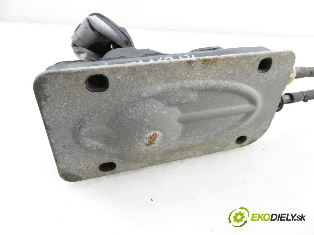 NISSAN MICRA III (K12) HB 2004 65,00 1.3 - CGA3DE 1348,00 ZVEDÁK: 3889010