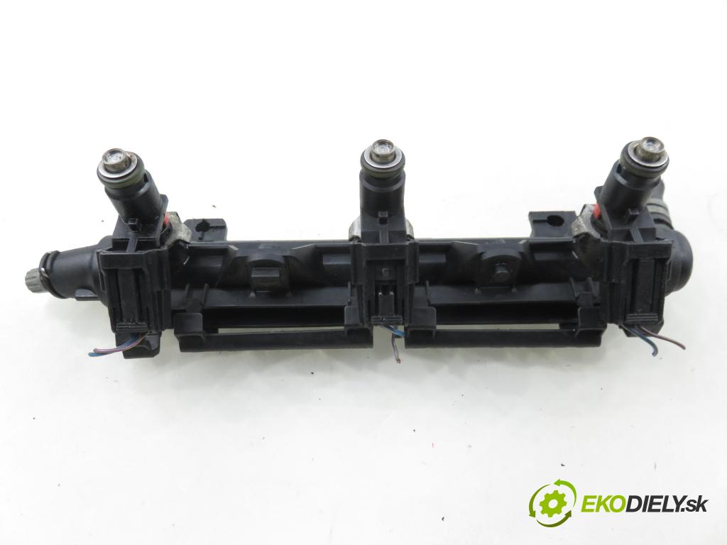 SEAT IBIZA IV (6J5, 6P1) HB 2009 51,00 1.2 12V DOHC 70 - BZG 1198,00 Lišta vstrekovacia 03E906031A ; 03E133320A ; 03E133319D (Vstrekovacia lišta)