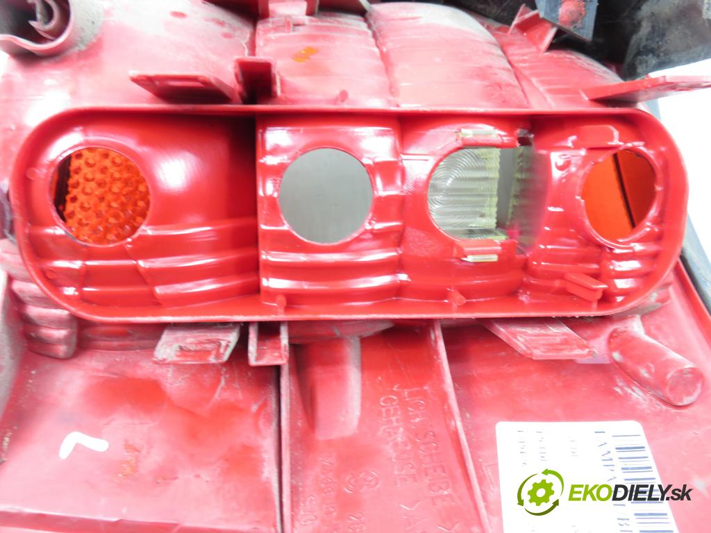 AUDI A4 Avant (8E5, B6) KOMBI 2002 96,00 1.9 TDI - AWX 1896,00 Svetlo ľavé zadné 8E9945095