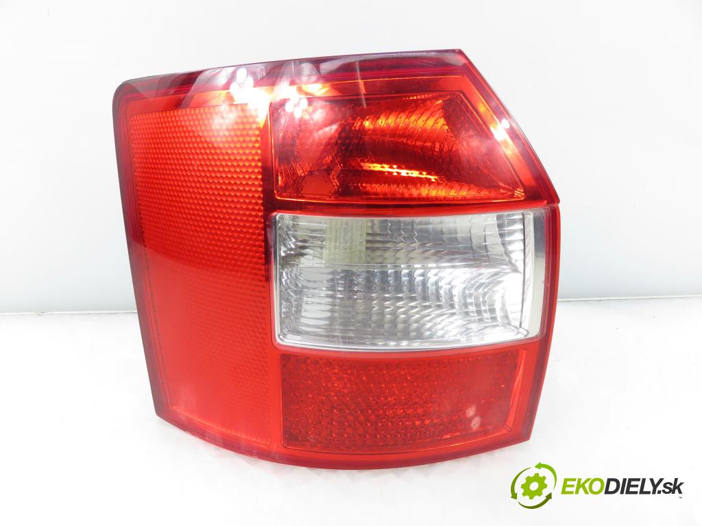 AUDI A4 Avant (8E5, B6) KOMBI 2002 96,00 1.9 TDI - AWX 1896,00 Svetlo ľavé zadné 8E9945095