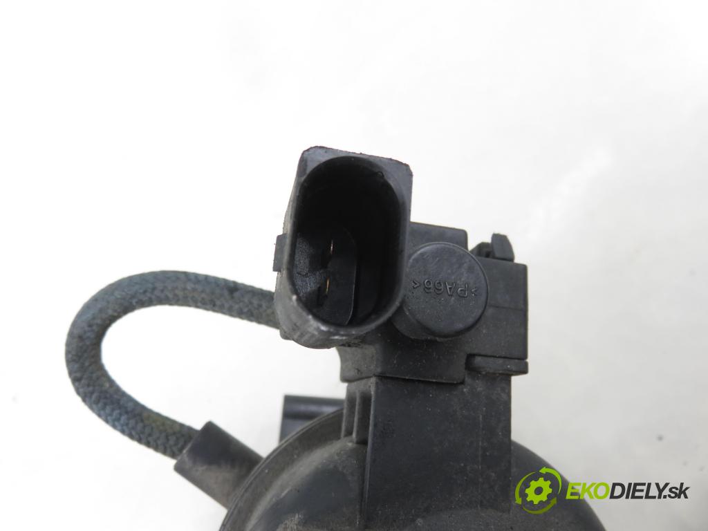 VW PASSAT B6 (3C2) SEDAN 2006 110,00 2.0 FSI - BVY 1984,00 potrubí 06F133210P