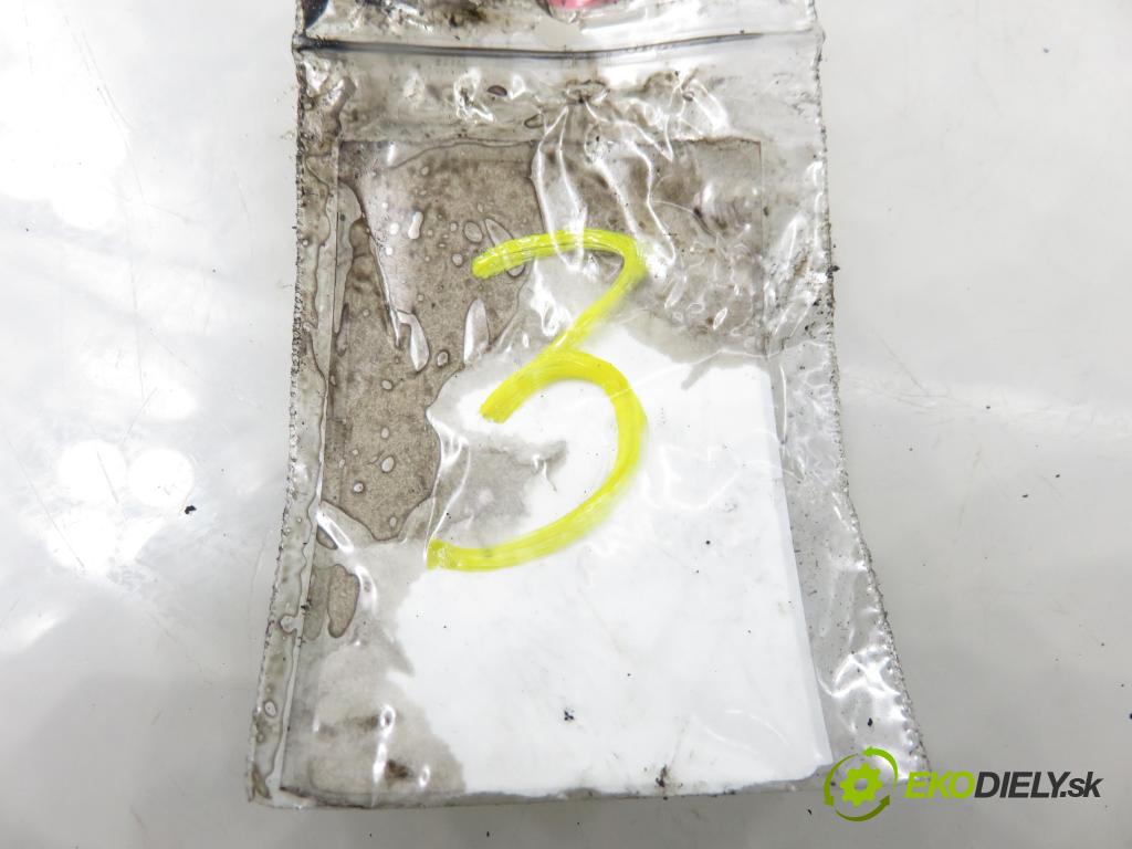 TOYOTA YARIS (_P1_) HB 2002 55,00 1.4 D-4D (NLP10_) - 1ND-TV 1364,00 vstrekovač 0445110085 ; 2367033010 (Vstrekovač paliva)