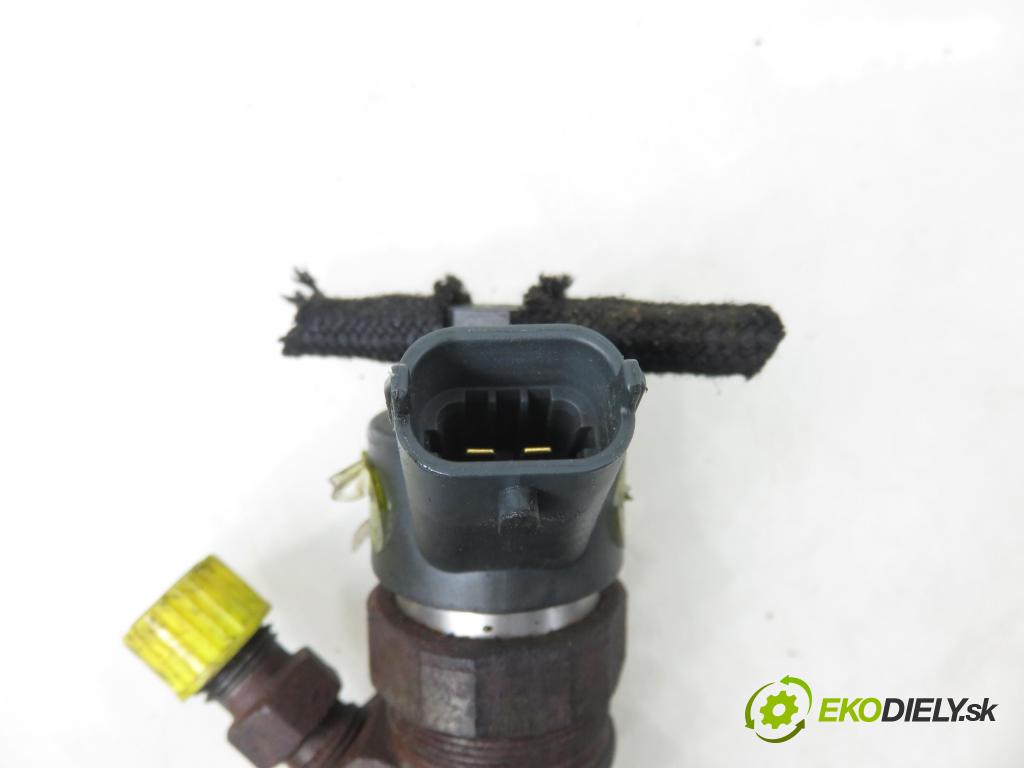 TOYOTA YARIS (_P1_) HB 2002 55,00 1.4 D-4D (NLP10_) - 1ND-TV 1364,00 vstrekovač 0445110085 ; 2367033010 (Vstrekovač paliva)