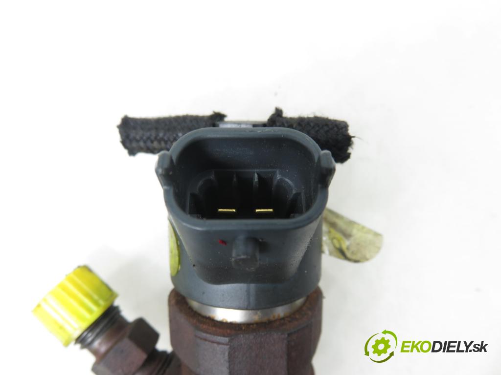 TOYOTA YARIS (_P1_) HB 2002 55,00 1.4 D-4D (NLP10_) - 1ND-TV 1364,00 vstrekovač 0445110085 ; 2367033010 (Vstrekovač paliva)