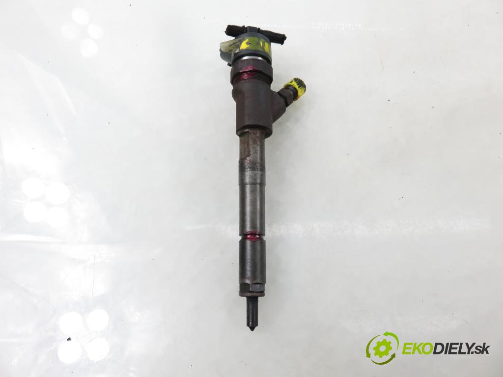 TOYOTA YARIS (_P1_) HB 2002 55,00 1.4 D-4D (NLP10_) - 1ND-TV 1364,00 vstrekovač 0445110085 ; 2367033010 (Vstrekovač paliva)