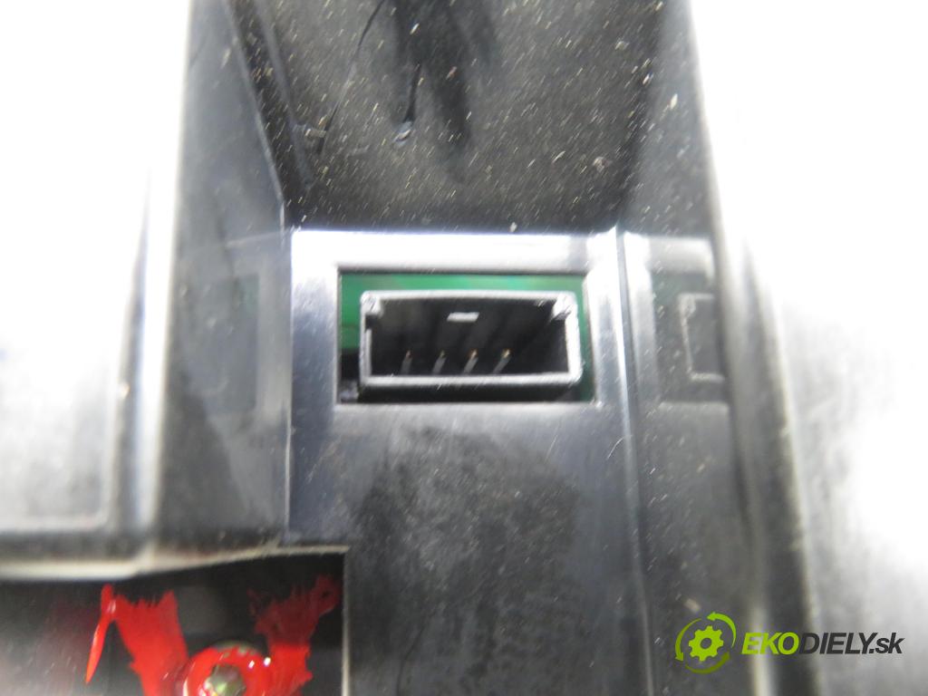 AUDI A4 Avant (8E5, B6) KOMBI 2002 96,00 1.9 TDI - AWX 1896,00 Prístrojovka elektrický 8E0920900K ; 0263626035D