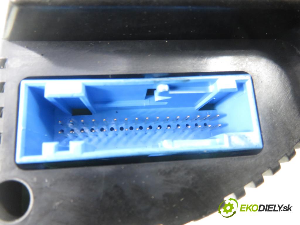 AUDI A4 Avant (8E5, B6) KOMBI 2002 96,00 1.9 TDI - AWX 1896,00 Prístrojovka elektrický 8E0920900K ; 0263626035D