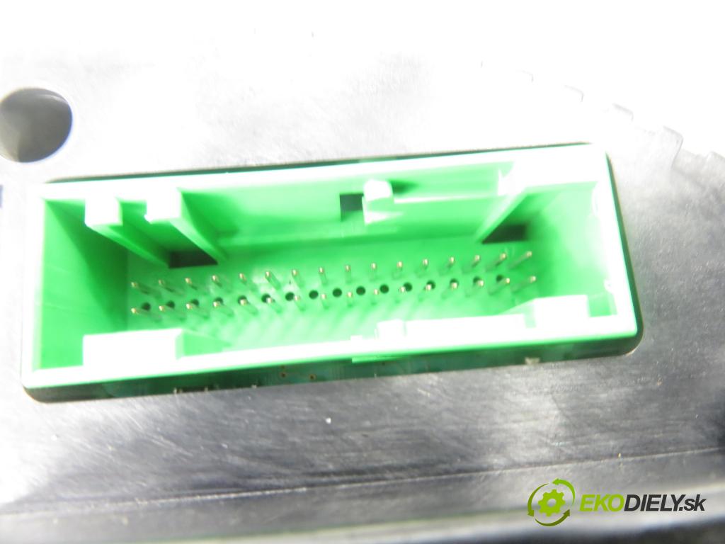 AUDI A4 Avant (8E5, B6) KOMBI 2002 96,00 1.9 TDI - AWX 1896,00 Prístrojovka elektrický 8E0920900K ; 0263626035D