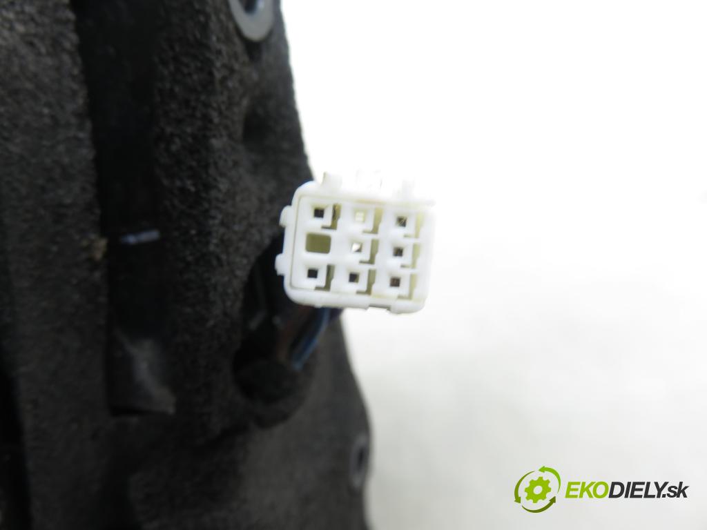 MAZDA 5 (CR19) MINIVAN 2009 105,00 2.0 MZR-CD 143 - RF7J 1998,00 zpětné zrcátko