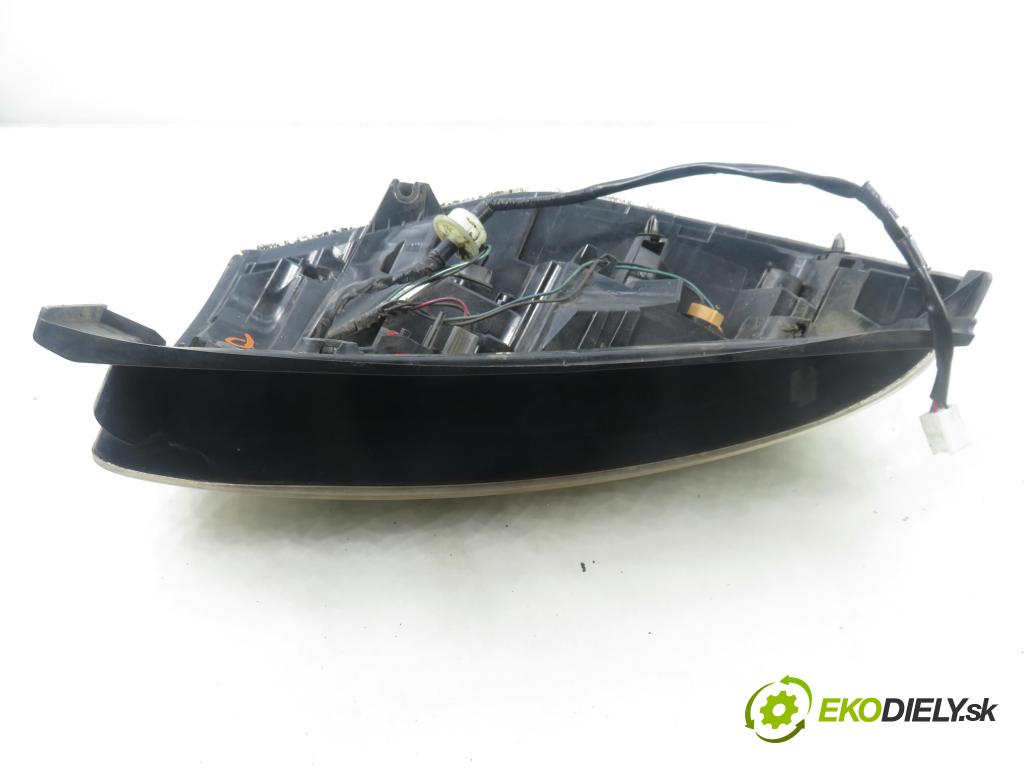 MAZDA 5 (CR19) MINIVAN 2009 105,00 2.0 MZR-CD 143 - RF7J 1998,00 světlo pravé zadní