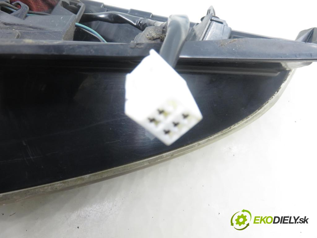 MAZDA 5 (CR19) MINIVAN 2009 105,00 2.0 MZR-CD 143 - RF7J 1998,00 světlo pravé zadní