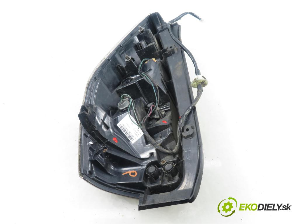 MAZDA 5 (CR19) MINIVAN 2009 105,00 2.0 MZR-CD 143 - RF7J 1998,00 světlo pravé zadní