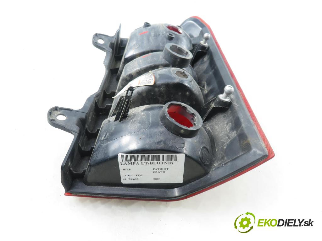 JEEP PATRIOT (MK74) SUV 2008 125,00 2.4 4x4 - 170 DOHC 16V Dual VVT (ED3) 2360,00 světlo levé zadní CS262B000L