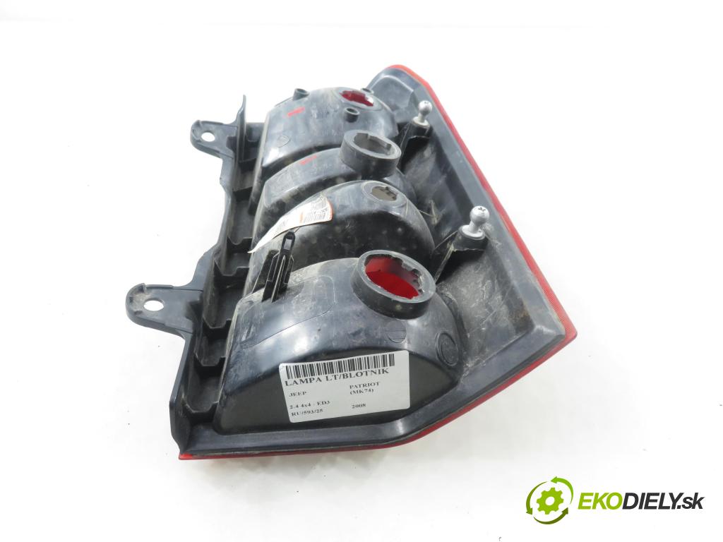 JEEP PATRIOT (MK74) SUV 2008 125,00 2.4 4x4 - 170 DOHC 16V Dual VVT (ED3) 2360,00 světlo levé zadní CS262B000L
