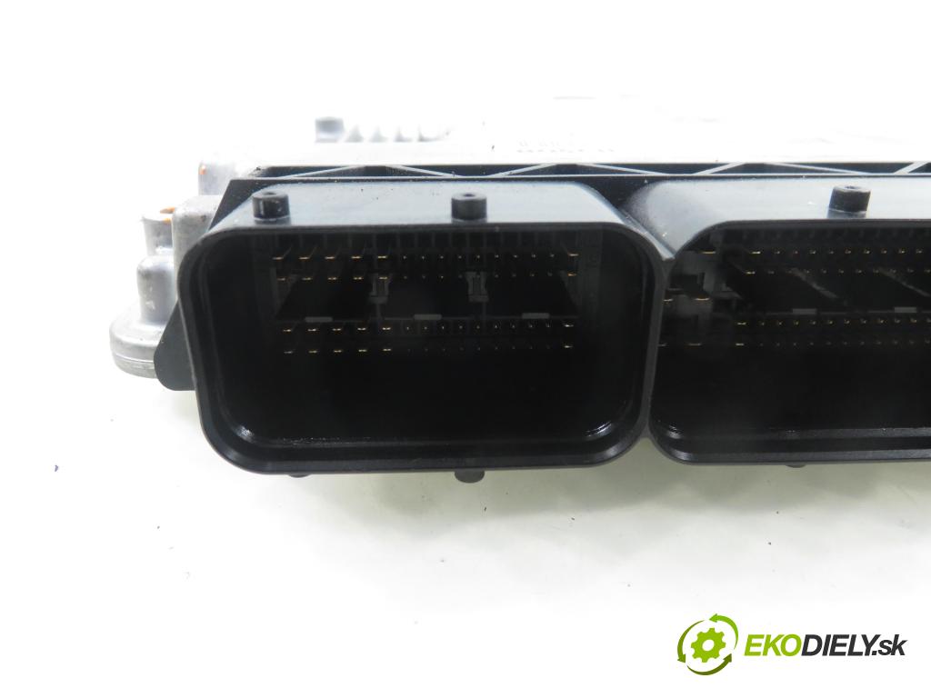 VW TRANSPORTER V Skrzynia (7HA, 7HH, 7EA, 7EH) FURGON 2004 77,00 1.9 TDI PD 105 - AXB 1896,00 Riadiaca jednotka Motor 038906016A ; 0281010735