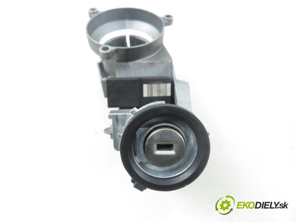 OPEL CORSA D Van HB 2009 0,00 1.2 - Z 12 XEP 1229,00 spinačka / zámky 55703083