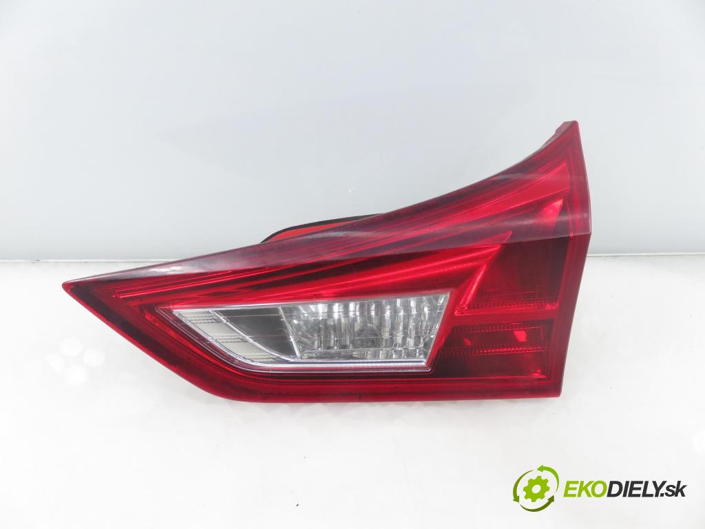 TOYOTA AURIS TOURING SPORTS (_E18_) KOMBI 2014 91,00 2.0 D-4D 124 (ADE186_) - 1AD-FTV 1998,00 světlo pravé zadní kufr
