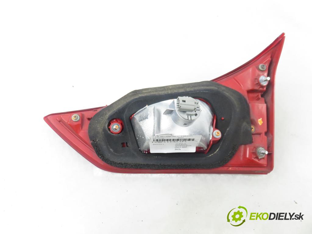 TOYOTA AURIS TOURING SPORTS (_E18_) KOMBI 2014 91,00 2.0 D-4D 124 (ADE186_) - 1AD-FTV 1998,00 světlo levé zadní kufr