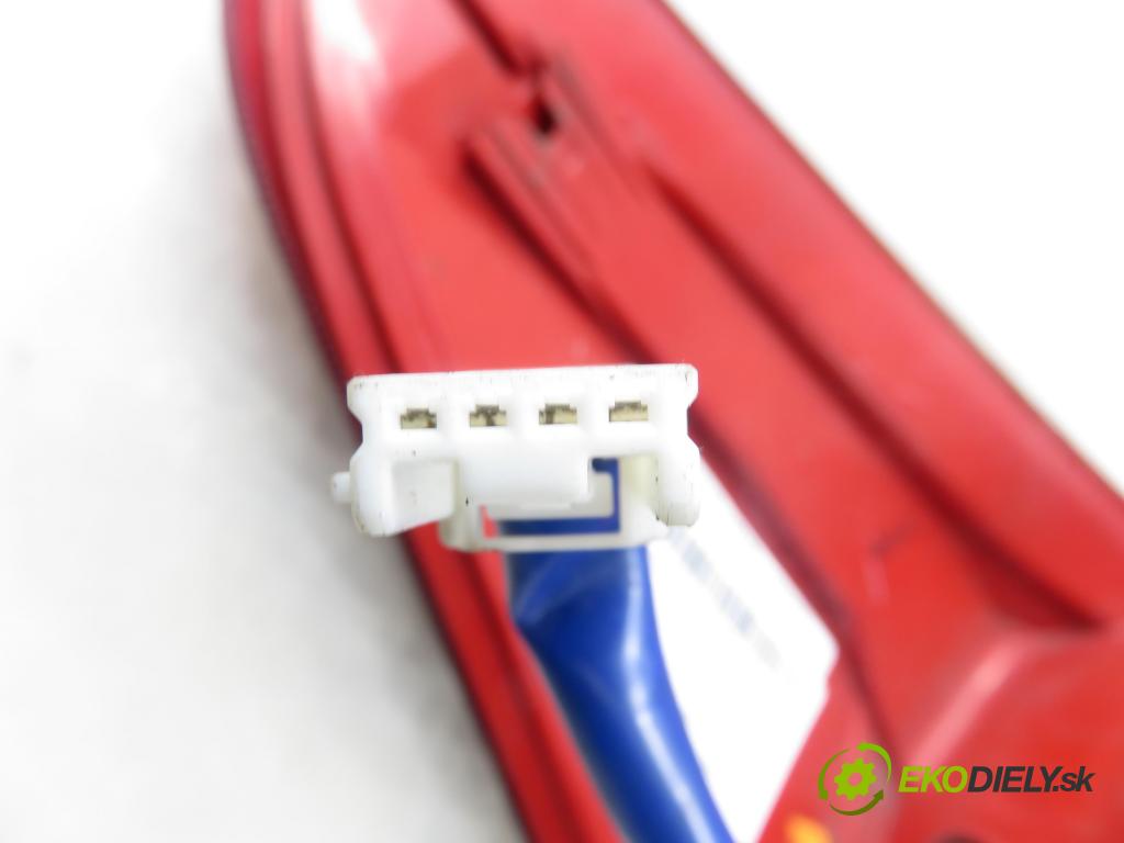 TOYOTA AURIS TOURING SPORTS (_E18_) KOMBI 2014 91,00 2.0 D-4D 124 (ADE186_) - 1AD-FTV 1998,00 Svetlo pravé zadné