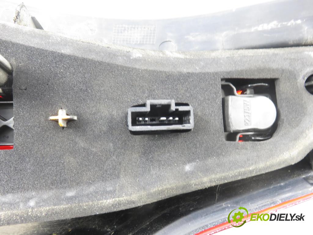 DACIA SANDERO HB 2009 55,00 1.4 - K7J 710 1390,00 Svetlo ľavé zadné 8200734825