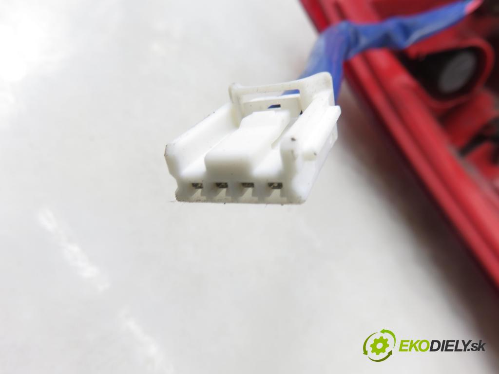 TOYOTA AURIS TOURING SPORTS (_E18_) KOMBI 2014 91,00 2.0 D-4D 124 (ADE186_) - 1AD-FTV 1998,00 Svetlo ľavé zadné