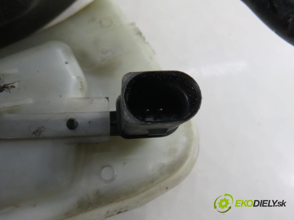 AUDI A4 Avant (8E5, B6) KOMBI 2002 96,00 1.9 TDI - AWX 1896,00 posilovač 8E0612105M (Servočerpadlo)