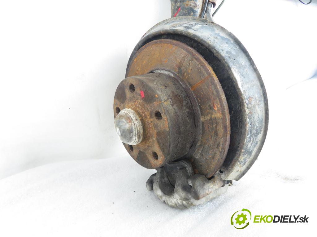 AUDI A4 (8D2, B5) SEDAN 2000 85,00 1.9 TDI - AJM 1896,00 výztuha zadní část ABS