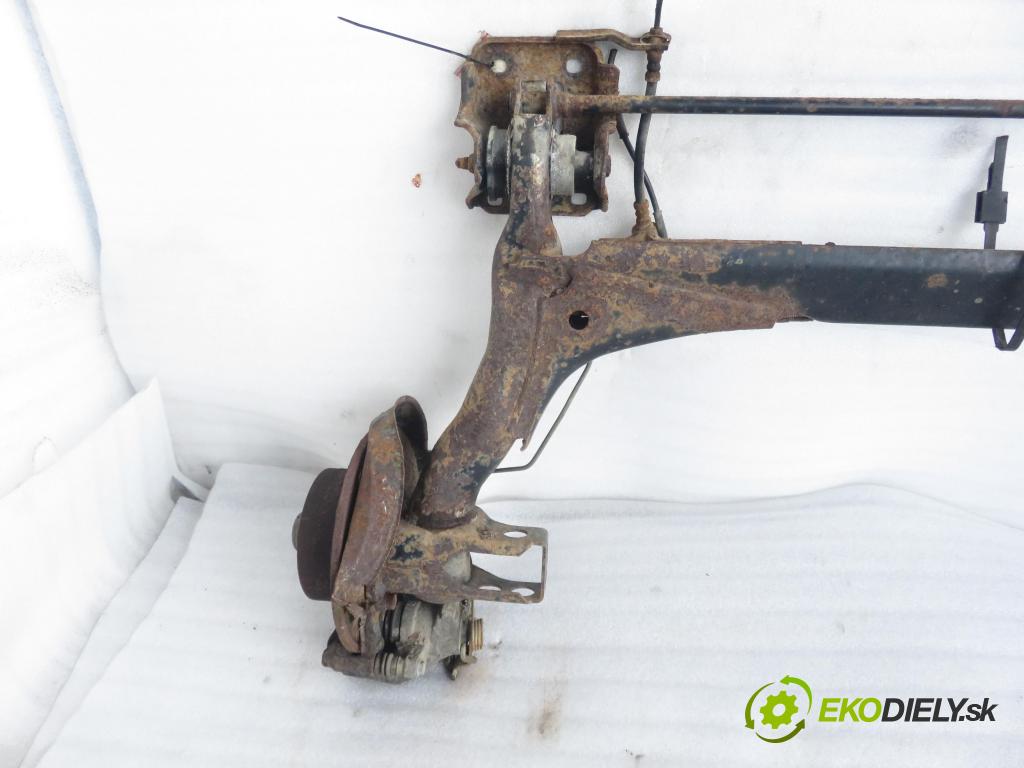 AUDI A4 (8D2, B5) SEDAN 2000 85,00 1.9 TDI - AJM 1896,00 výztuha zadní část ABS