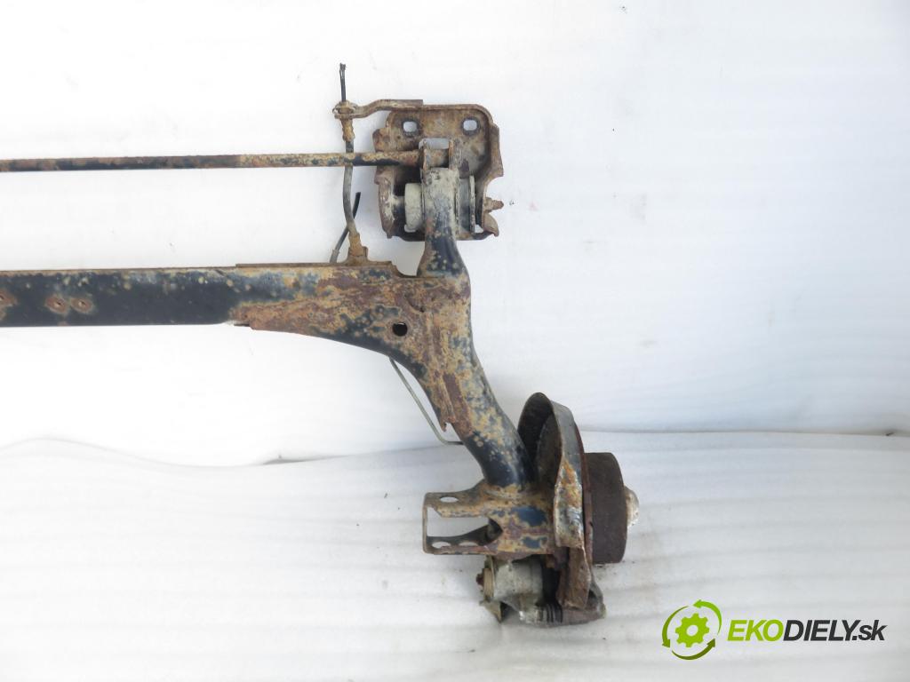 AUDI A4 (8D2, B5) SEDAN 2000 85,00 1.9 TDI - AJM 1896,00 výztuha zadní část ABS