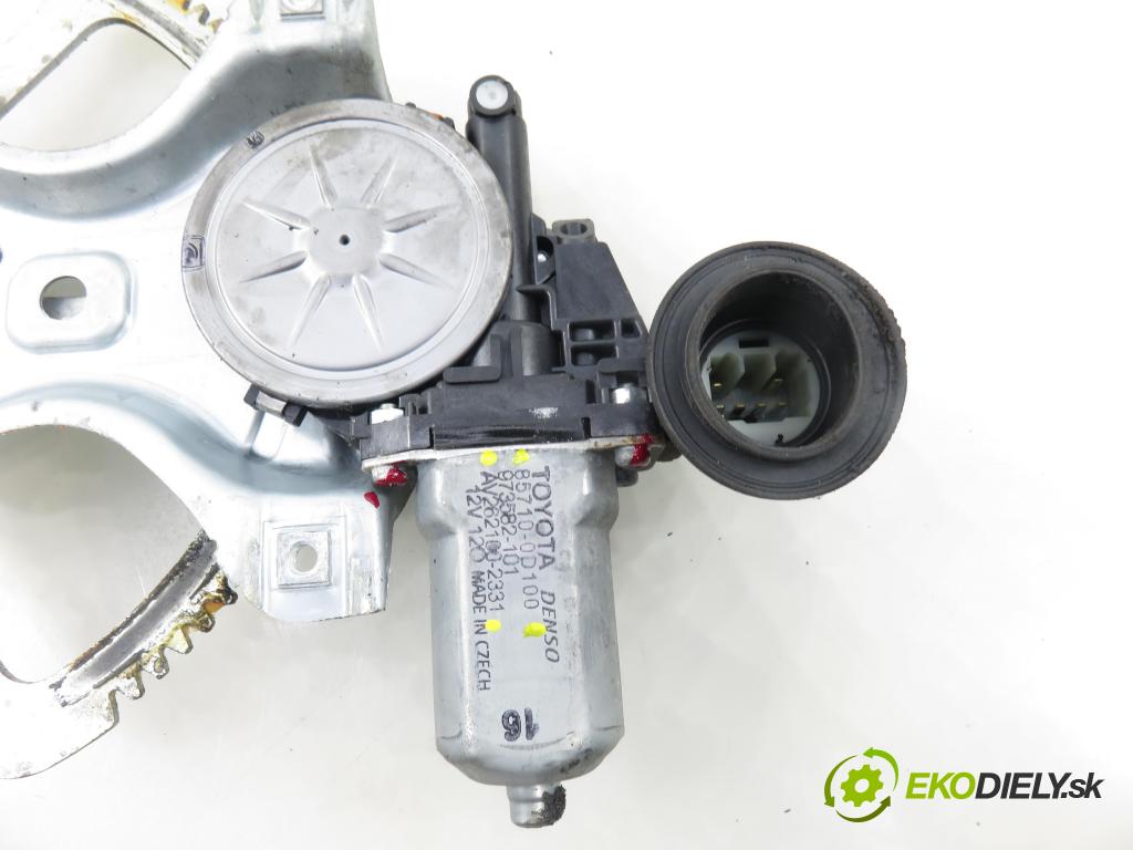 TOYOTA AURIS TOURING SPORTS (_E18_) KOMBI 2014 91,00 2.0 D-4D 124 (ADE186_) - 1AD-FTV 1998,00 Mechanizmus okien 857100D100 ; AV2621002331