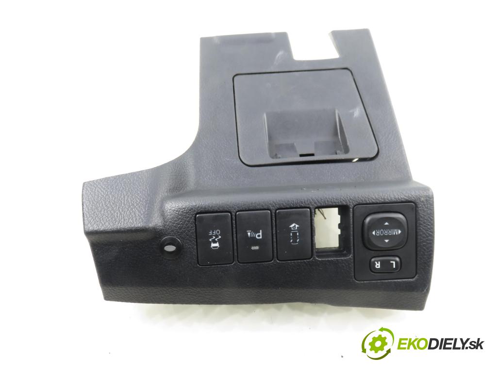 TOYOTA AURIS TOURING SPORTS (_E18_) KOMBI 2014 91,00 2.0 D-4D 124 (ADE186_) - 1AD-FTV 1998,00 přihrádka kastlík volantu 5554502050