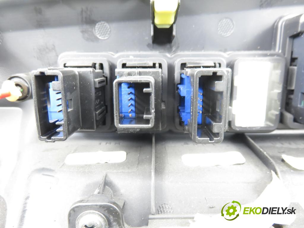 TOYOTA AURIS TOURING SPORTS (_E18_) KOMBI 2014 91,00 2.0 D-4D 124 (ADE186_) - 1AD-FTV 1998,00 přihrádka kastlík volantu 5554502050