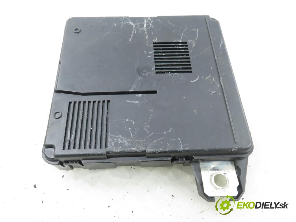 RENAULT MEGANE II (BM0/1_, CM0/1_) HB 2004 72,00 1.4 16V (BM0B, CM0B) - K4J 730 1390,00 MODUL BSM 8200306033A ; S118399300J