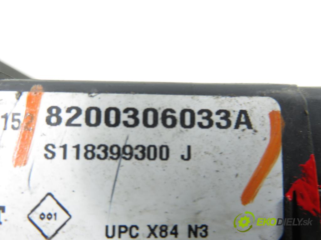 RENAULT MEGANE II (BM0/1_, CM0/1_) HB 2004 72,00 1.4 16V (BM0B, CM0B) - K4J 730 1390,00 MODUL BSM 8200306033A ; S118399300J