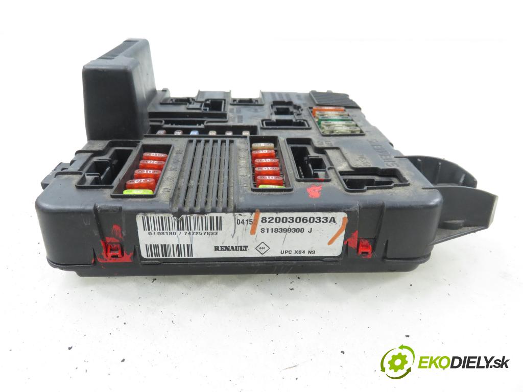 RENAULT MEGANE II (BM0/1_, CM0/1_) HB 2004 72,00 1.4 16V (BM0B, CM0B) - K4J 730 1390,00 MODUL BSM 8200306033A ; S118399300J