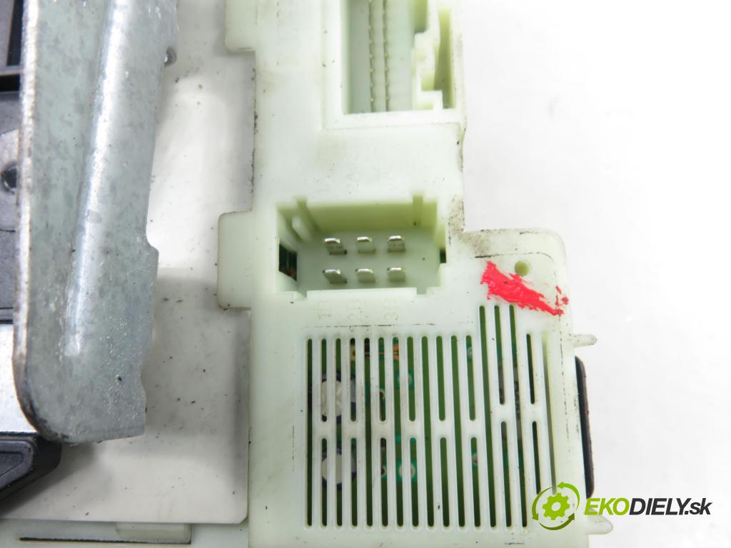 RENAULT CLIO II (BB_, CB_) HB 2002 59,00 1.9 dTi (B/CB0U) - F9Q 780 1870,00 MODUL BSI P8200031555