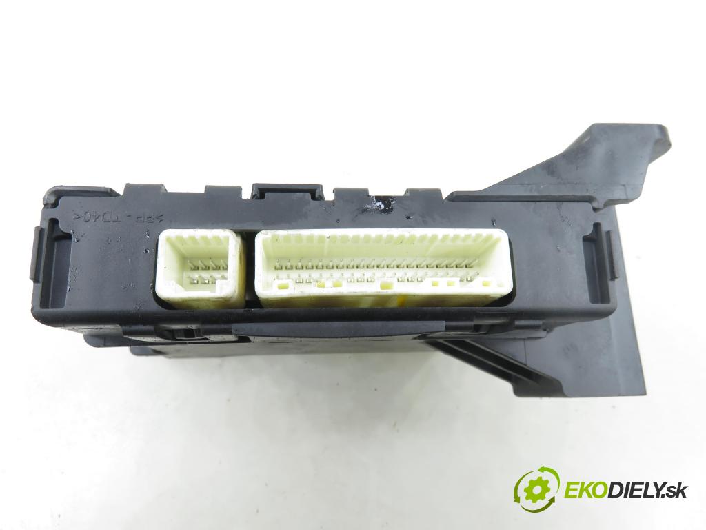 TOYOTA AURIS TOURING SPORTS (_E18_) KOMBI 2014 91,00 2.0 D-4D 124 (ADE186_) - 1AD-FTV 1998,00 Riadiaca jednotka klimatizácie 8865002D70 ; MB1778004450 (Kľučka dverí ostatné)