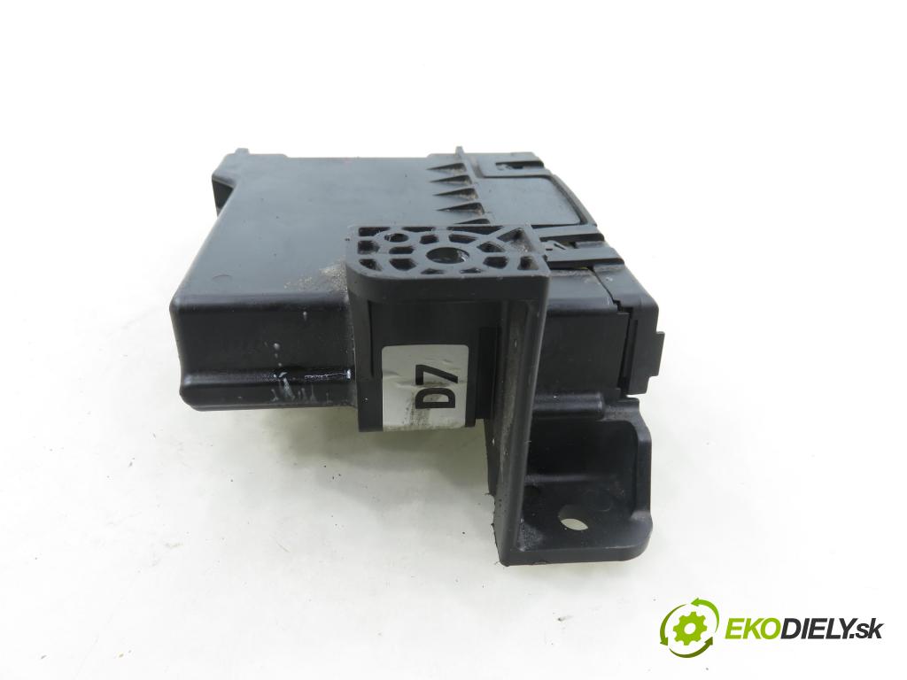 TOYOTA AURIS TOURING SPORTS (_E18_) KOMBI 2014 91,00 2.0 D-4D 124 (ADE186_) - 1AD-FTV 1998,00 Riadiaca jednotka klimatizácie 8865002D70 ; MB1778004450 (Kľučka dverí ostatné)