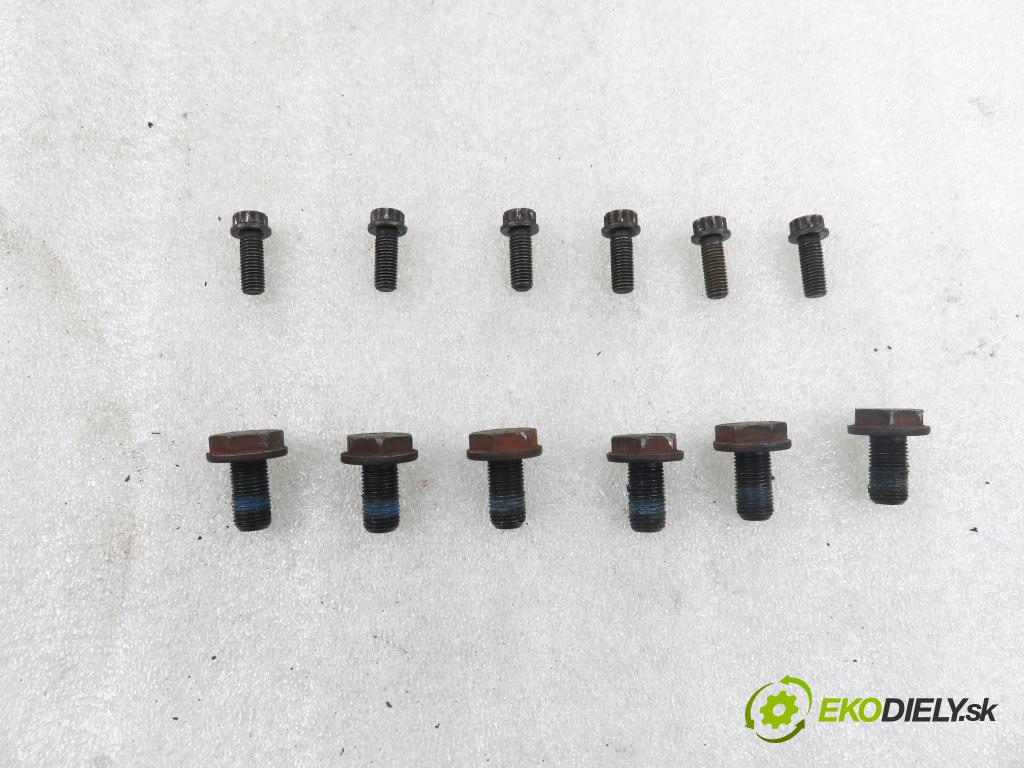 SKODA OCTAVIA I (1U2) LIFTBACK 1998 92,00 1.8 - AGN 1781,00 Koleso zotrvačník 068105271F