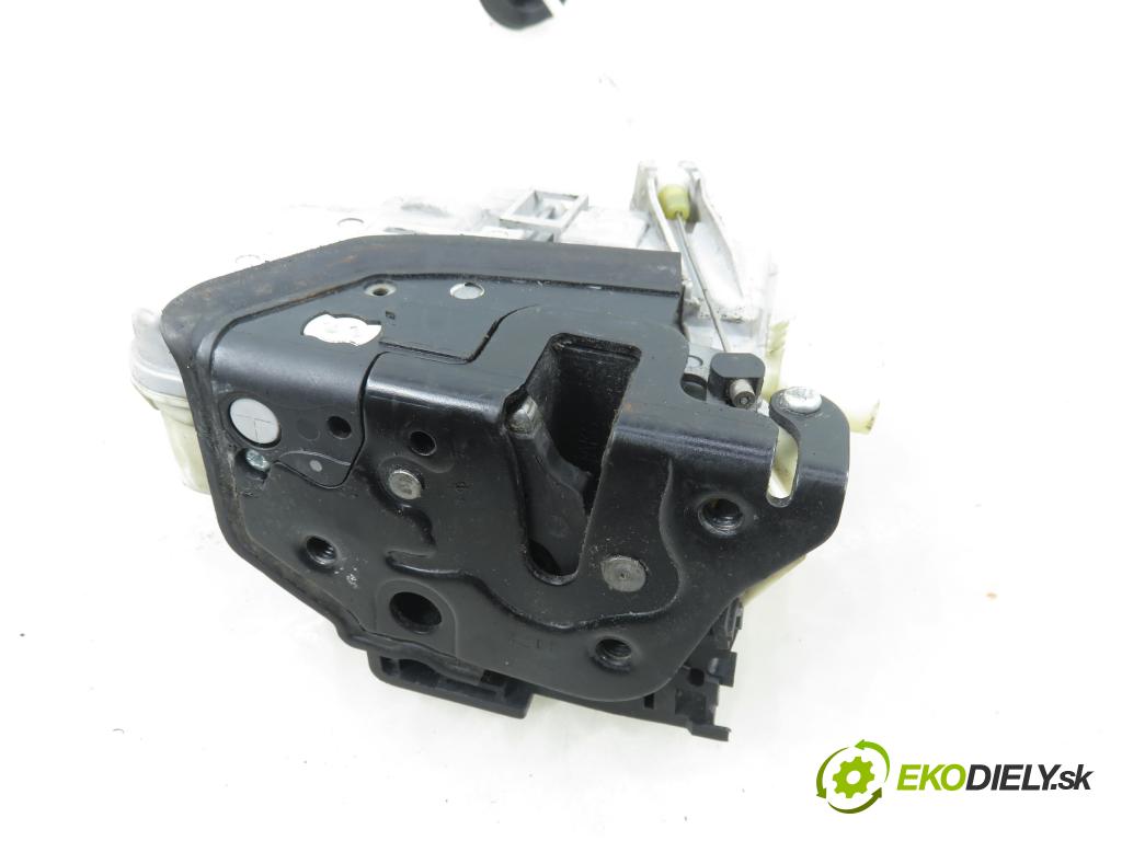 AUDI Q7 (4L) SUV 2007 171,00 3.0 TDI quattro - BUG 2967,00 zámok 3C1837015A