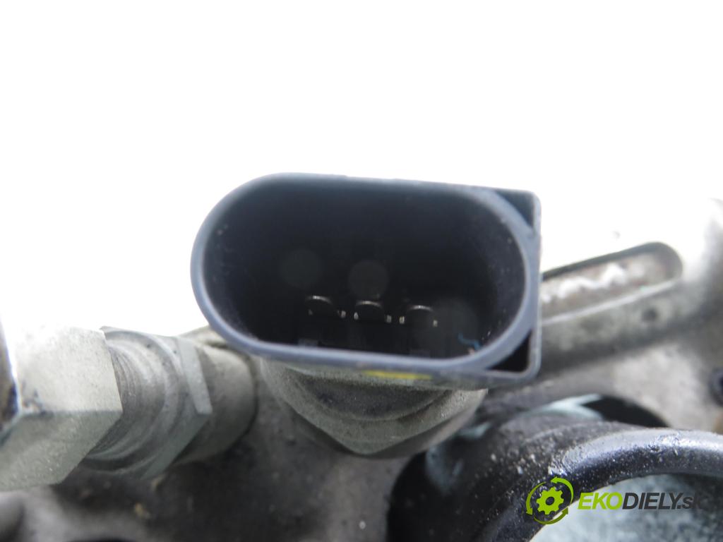 VW PASSAT B6 (3C2) SEDAN 2006 110,00 2.0 FSI - BVY 1984,00 Nastavovač zvod, potrubie 06D133209T ; 2900308501 ; 2900314939 (Motorček ostatné)