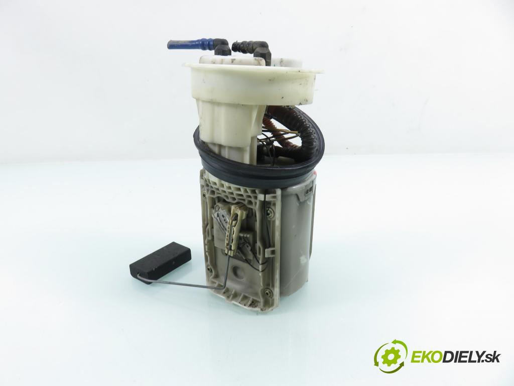 VW POLO (6N2) HB 2000 44,00 1.4 60 - AKK 1390,00 Pumpa paliva 6N0919051N