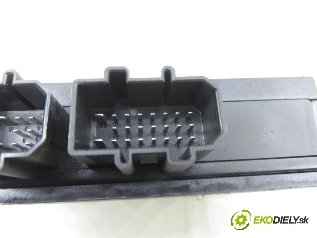 VW PASSAT B5.5 (3B3) SEDAN 2001 85,00 2 - AZM 1984,00 MODUL komfortu 1C0959799B